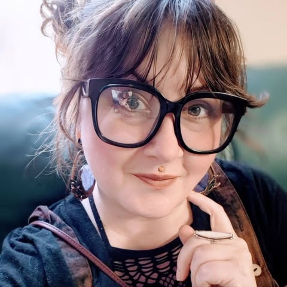 Meet your Posher, Cassandra